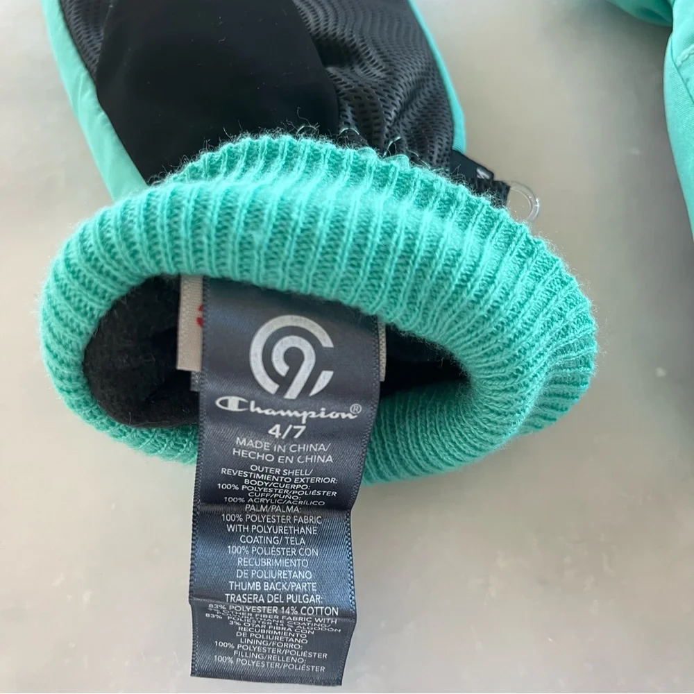 Champion kids aqua waterproof ski and snowboard gloves. 4-7